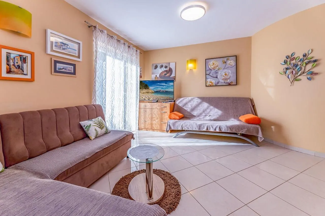 Moderne Ferienwohnung Mit Garten, Liegestuhl, Wifi, Klima Baska  0*, Baska (Krk)