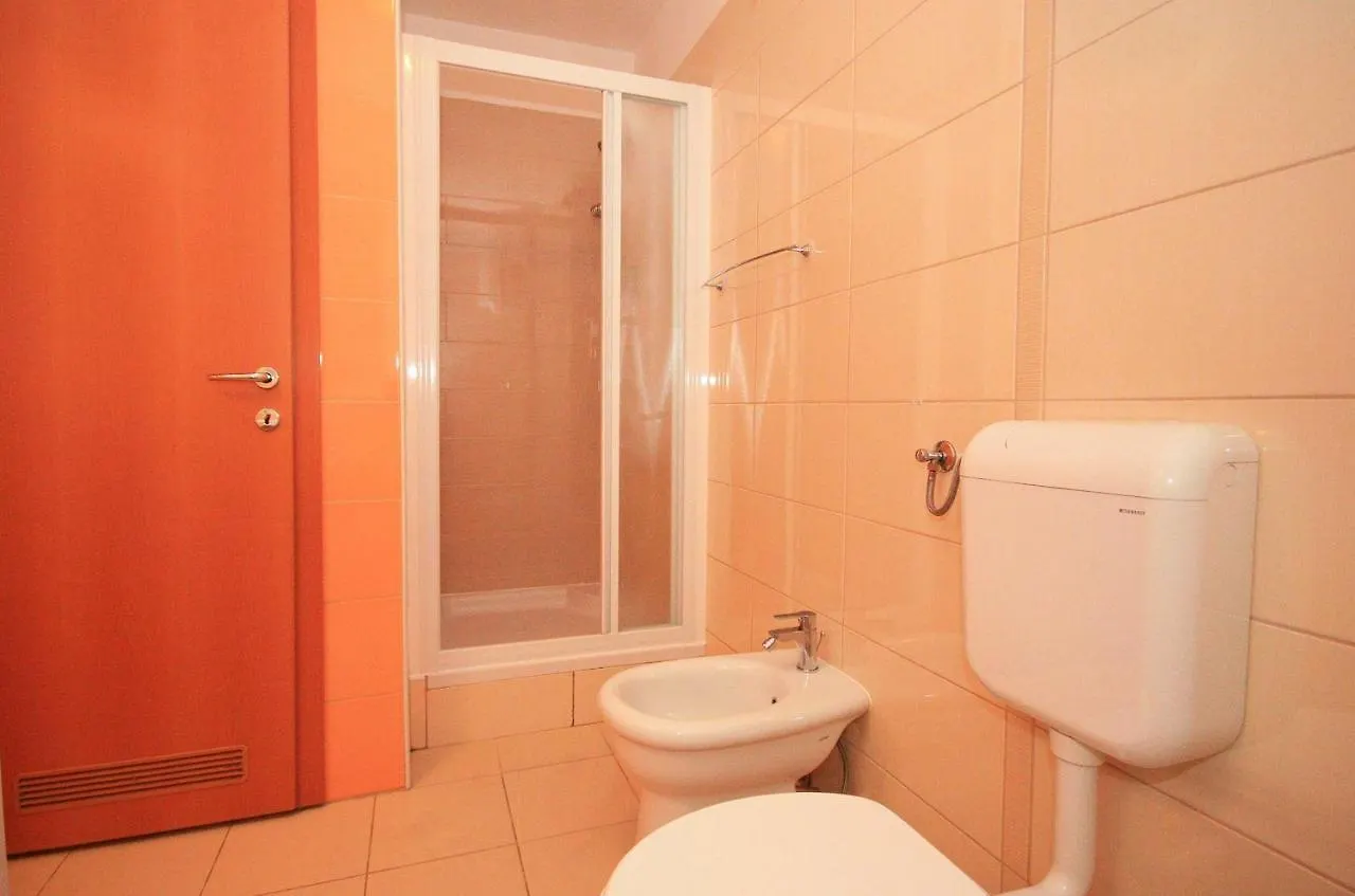 Moderne Ferienwohnung Mit Garten, Liegestuhl, Wifi, Klima Baška