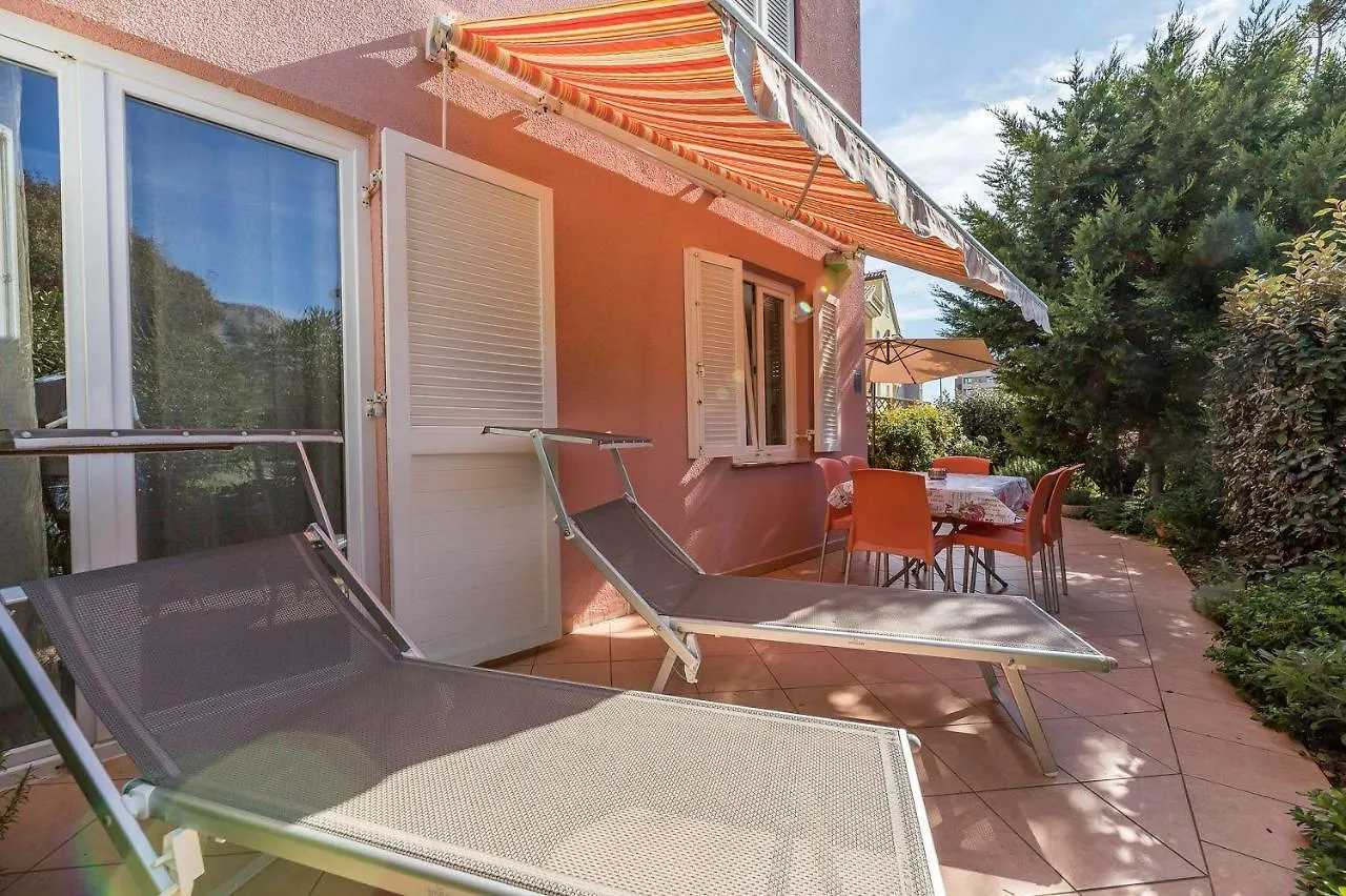 Apartment Moderne Ferienwohnung Mit Garten, Liegestuhl, Wifi, Klima Baska  Croatia