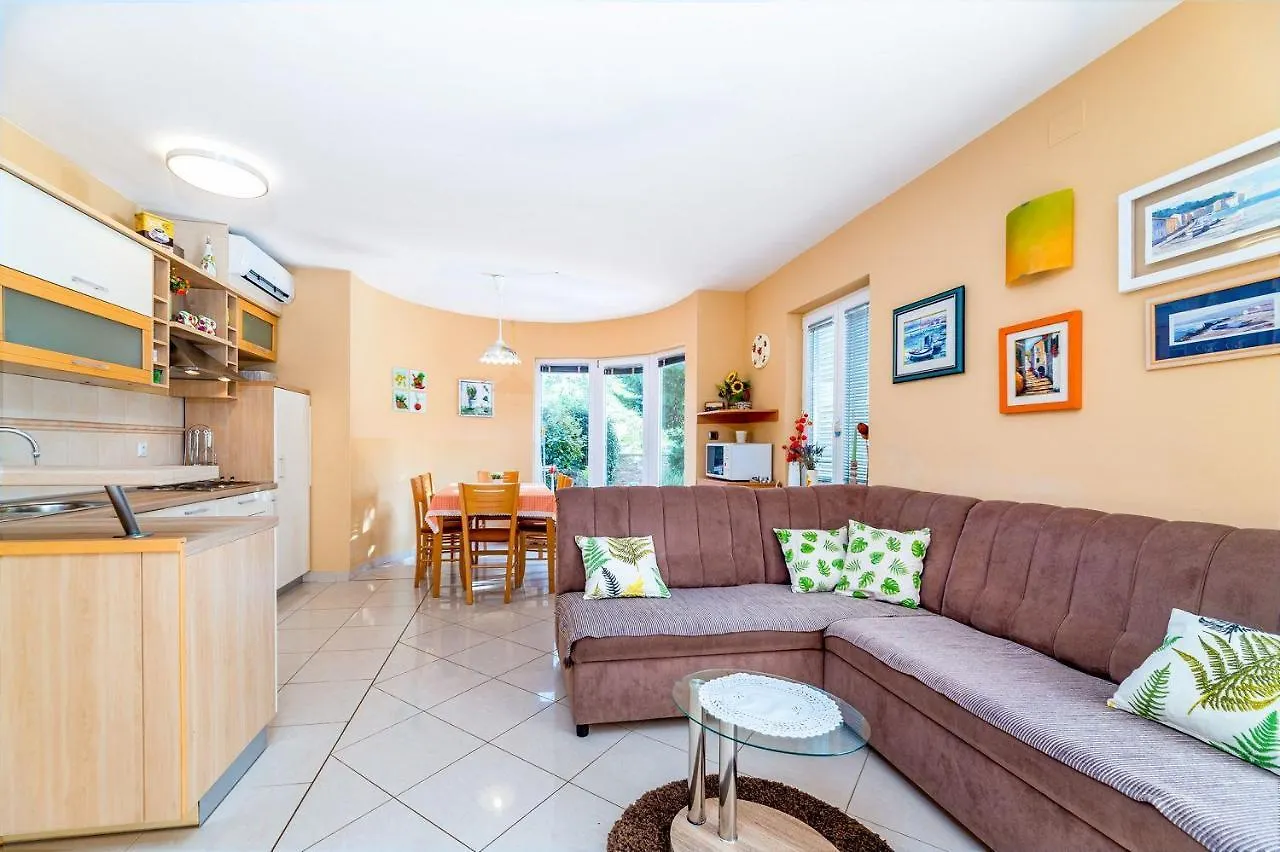 Moderne Ferienwohnung Mit Garten, Liegestuhl, Wifi, Klima Baska  Croatia