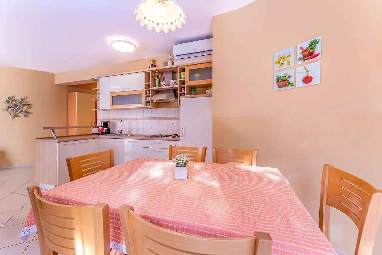 Moderne Ferienwohnung Mit Garten, Liegestuhl, Wifi, Klima Baska  0*, Baska (Krk) Croatia