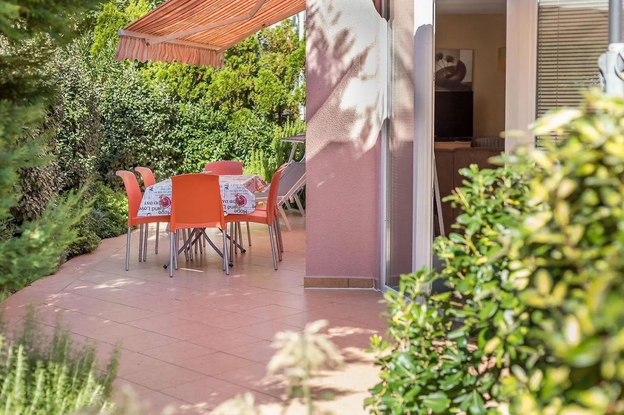 Apartment Moderne Ferienwohnung Mit Garten, Liegestuhl, Wifi, Klima Baska
