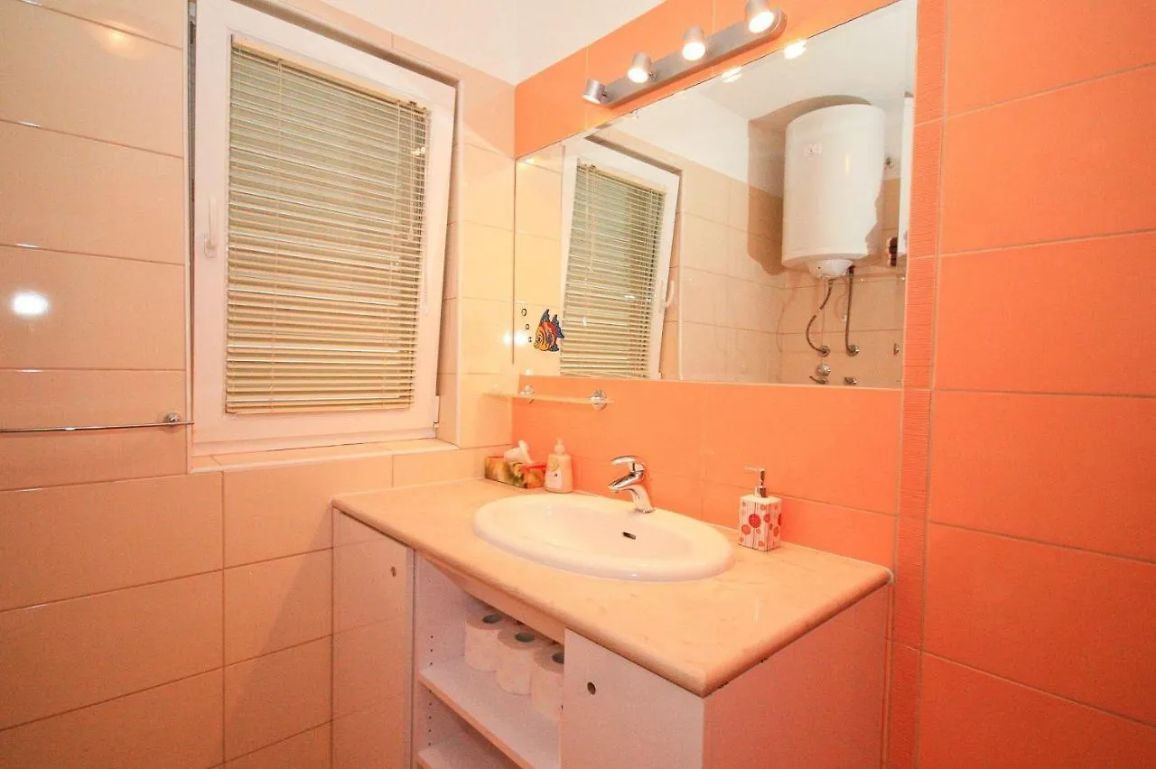 Moderne Ferienwohnung Mit Garten, Liegestuhl, Wifi, Klima Baška Appartamento