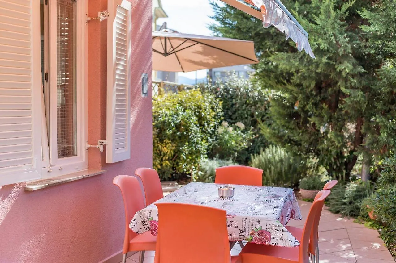Moderne Ferienwohnung Mit Garten, Liegestuhl, Wifi, Klima Baška Appartamento
