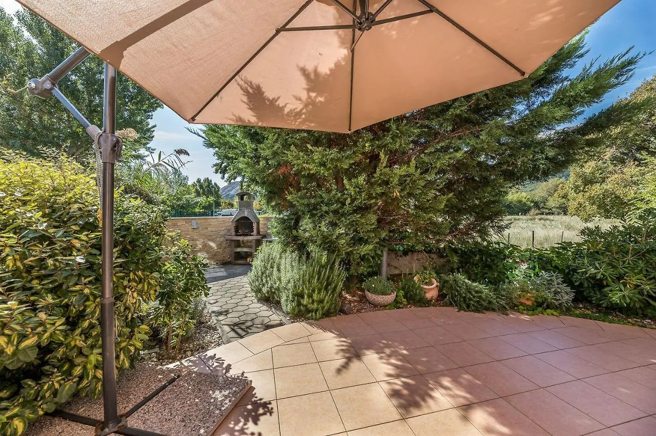 Moderne Ferienwohnung Mit Garten, Liegestuhl, Wifi, Klima Baska